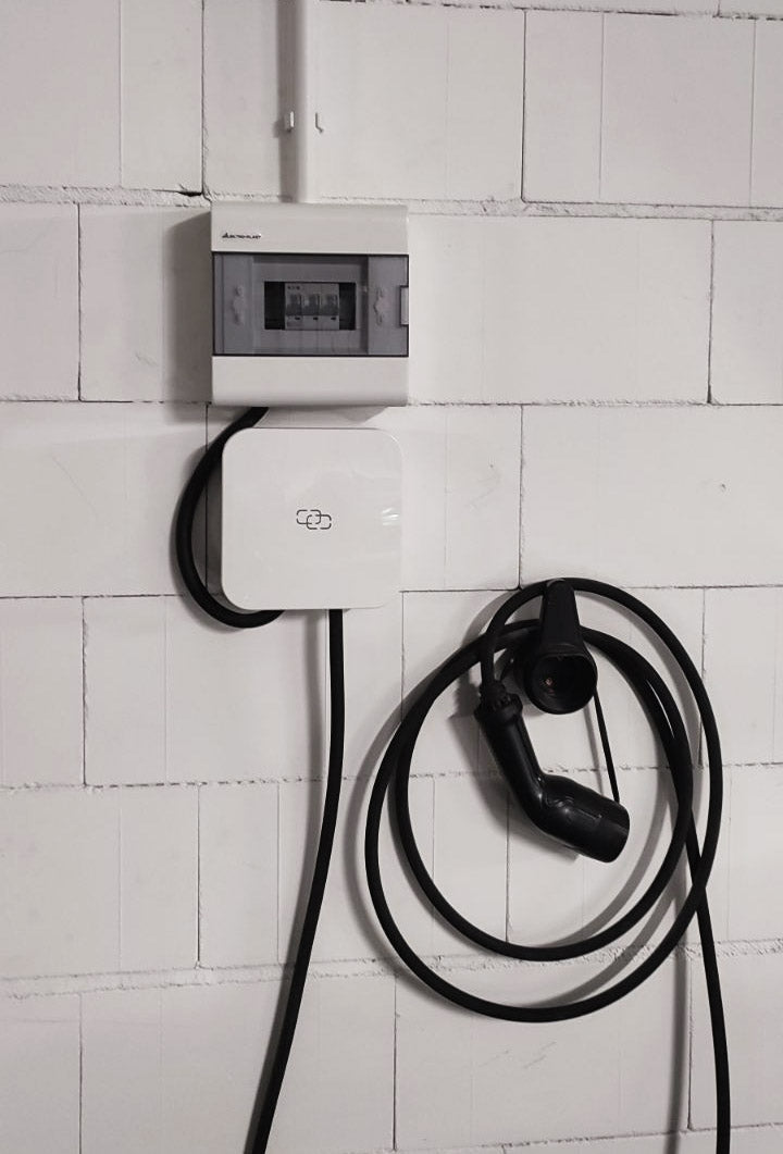 Wallbox EV Charger EV AMP-32 Nano White + Plug